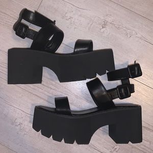 🔥 COOL BLACK PLATFORM STRAPPY SANDALS